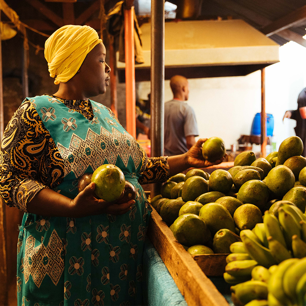 endPoverty_Hero-Image African woman holding avocado